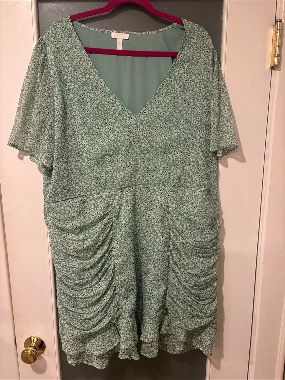 Leith Mint Green Floral V-Neck Ruched Dress